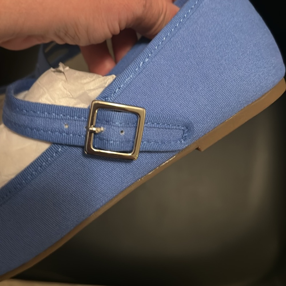 Katy Perry Mary Jane bright blue with flower
6.5
Slight flaw on seam 
Brand new - Picture 5 of 8